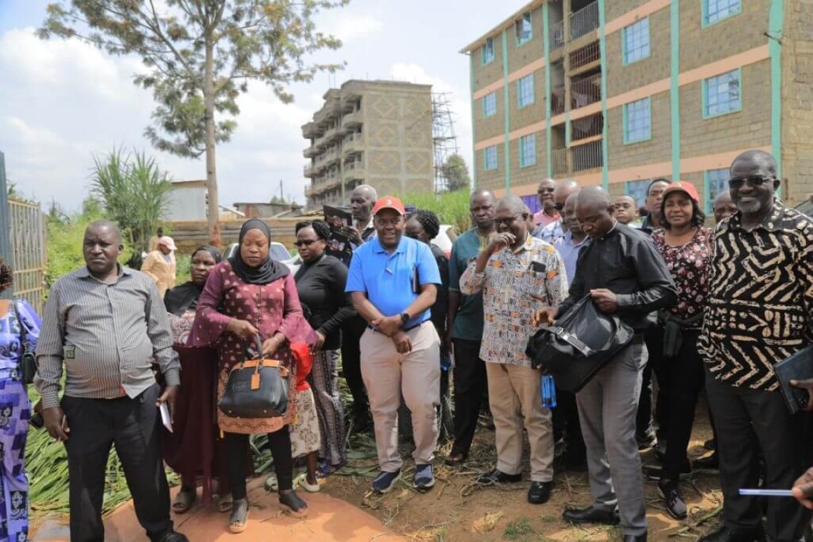 Abalimi nga balambula enimiro za banaabwe e Kenya, okuyiga n’okwongera amagezi Abalimi nga balambula enimiro za banaabwe e Kenya, okuyiga n’okwongera amagezi